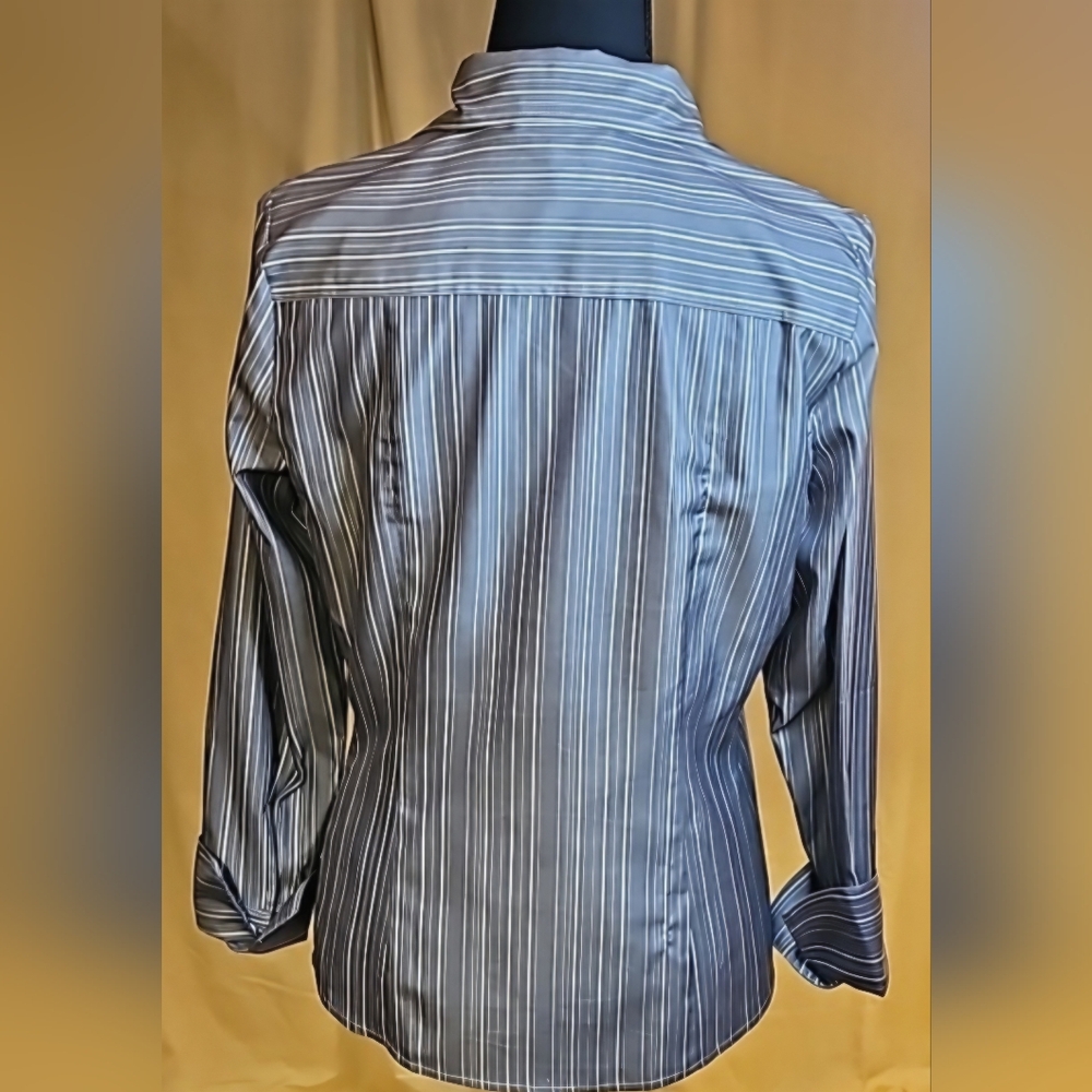 VTG Tracy M. 100% Silk Gray Button Blouse With White Pinstripes 3/4 Inch Sleeves - Picture 5 of 8